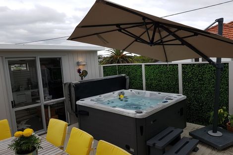 Photo of property in 12 Dallinghoe Crescent, Milford, Auckland, 0620