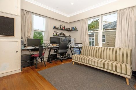 Photo of property in 35 De Lautour Road, Inner Kaiti, Gisborne, 4010