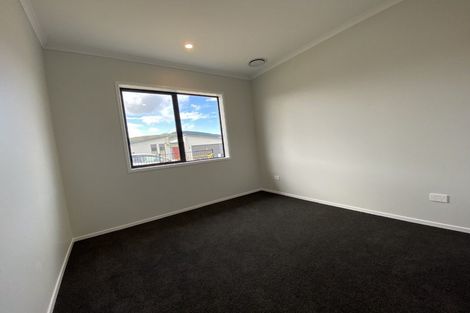 Photo of property in 2 Weweia Close, Kenepuru, Porirua, 5022