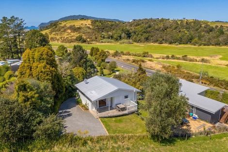 Photo of property in 4 Ocean Beach Road, Tairua, 3508