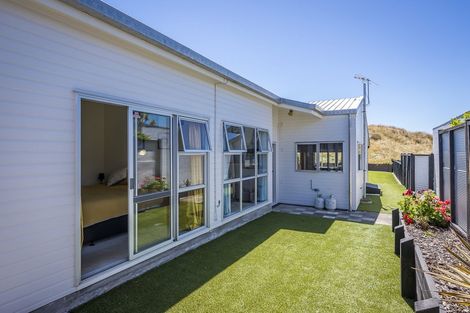 Photo of property in 3 Eatwell Avenue, Paraparaumu Beach, Paraparaumu, 5032