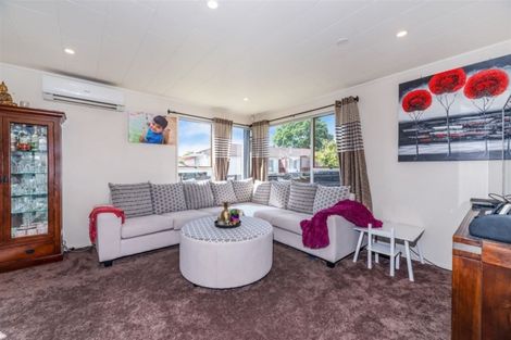 Photo of property in 2/9 Heathberry Close, Papatoetoe, Auckland, 2025
