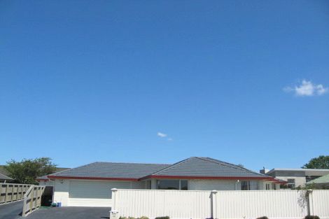 Photo of property in 14 Harrys Way, Redwood, Christchurch, 8051