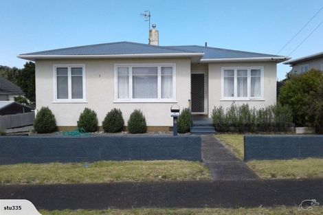 Photo of property in 3 Omori Place, Castlecliff, Whanganui, 4501