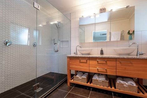 Photo of property in 2 Copperfield Terrace, Mellons Bay, Auckland, 2014