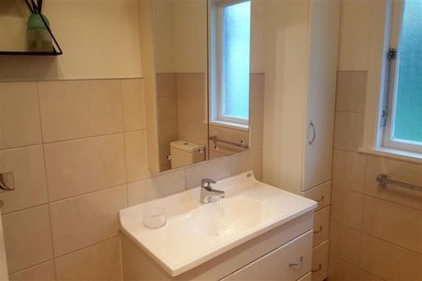 Photo of property in 6 Walton Avenue, Waikanae, 5036