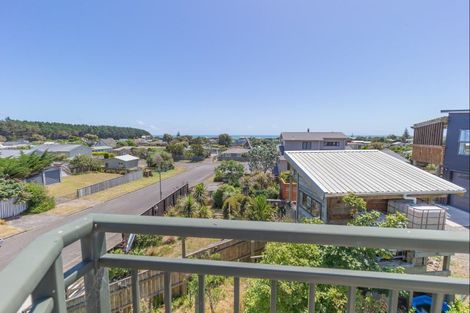 Photo of property in 8 Arataki Grove, Waitarere Beach, Levin, 5510