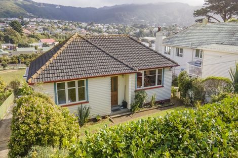 Photo of property in 44 Taylor Terrace, Tawa, Wellington, 5028