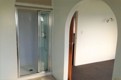 Photo of property in 8 Easton Park Parade, Glenfield, Auckland, 0629