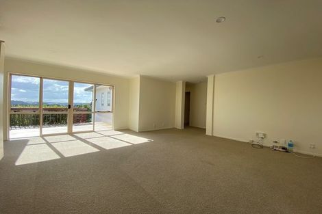 Photo of property in 8 Canary Place, Unsworth Heights, Auckland, 0632
