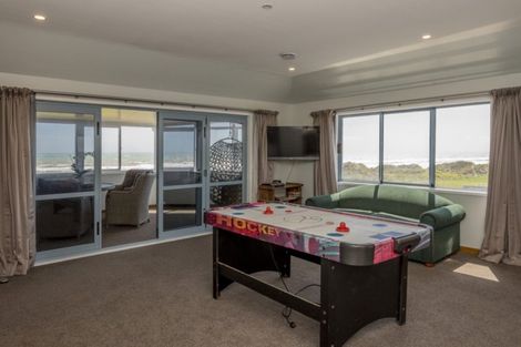 Photo of property in 14 Marine Parade South, Foxton Beach, Foxton, 4815