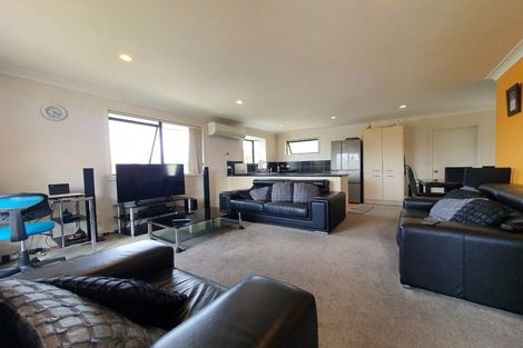 Photo of property in 96 Kamara Road, Glen Eden, Auckland, 0602