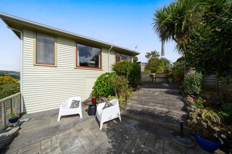 Photo of property in 6 Te Reinga View, Tawa, Wellington, 5028