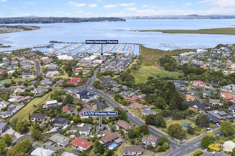 Photo of property in 2/179 Wiseley Road, West Harbour, Auckland, 0618
