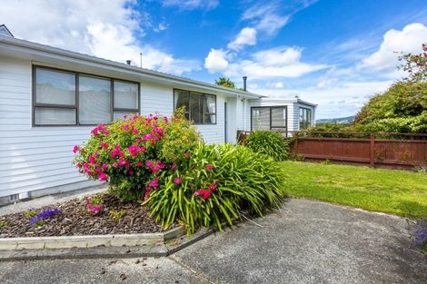 Photo of property in 11 Roband Crescent, Brown Owl, Upper Hutt, 5018