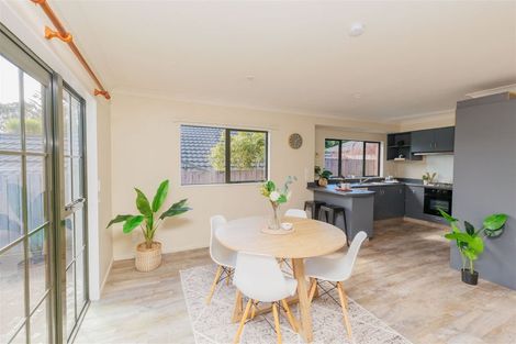 Photo of property in 6/15 Glanmire Road, Newlands, Wellington, 6037