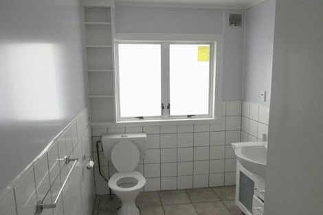 Photo of property in 68 Archibald Road, Kelston, Auckland, 0602