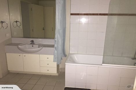 Photo of property in Tower Hill Apartments, 2b/1 Emily Place, Auckland Central, Auckland, 1010