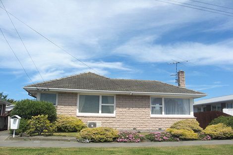 Photo of property in 37 Lake Terrace Road, Burwood, Christchurch, 8061