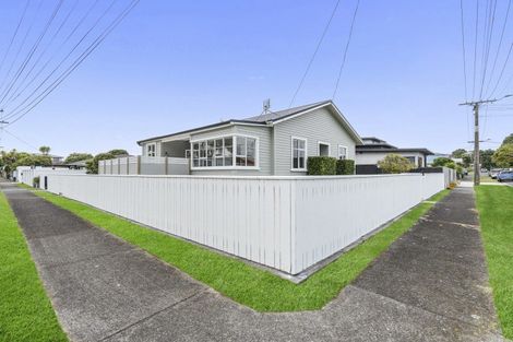 Photo of property in 1 Rainsford Street, Moturoa, New Plymouth, 4310