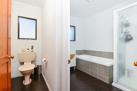 Photo of property in 6 Camellia Place, Hamilton Lake, Hamilton, 3204