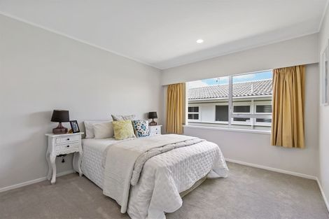 Photo of property in 33 Agincourt Street, Glenfield, Auckland, 0629
