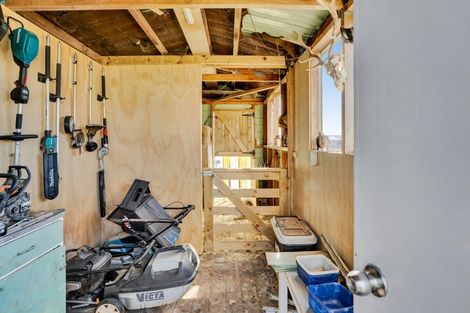 Photo of property in 28 Pararewa Drive, Whalers Gate, New Plymouth, 4310