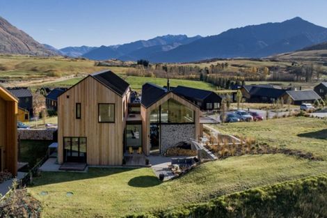 Photo of property in 18 Falconer Rise, Jacks Point, Queenstown, 9371