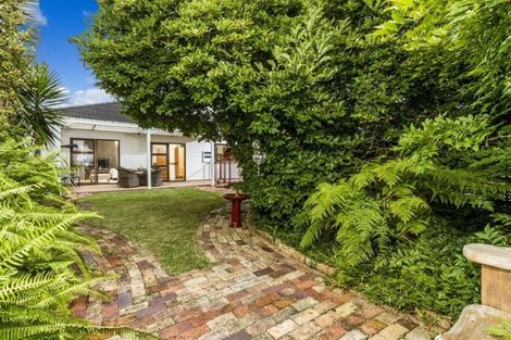 Photo of property in 10 Louvain Place, Greenhithe, Auckland, 0632