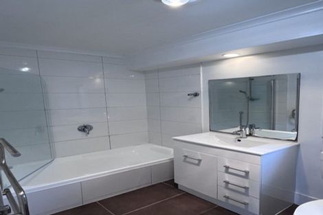 Photo of property in 36 Serwayne Place, Sunnyvale, Auckland, 0612