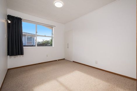 Photo of property in 52 Cockayne Crescent, Sunnynook, Auckland, 0620