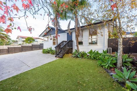 Photo of property in 60a Reelick Avenue, Pakuranga Heights, Auckland, 2010