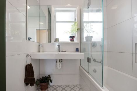 Photo of property in 14 View Road, Houghton Bay, Wellington, 6023