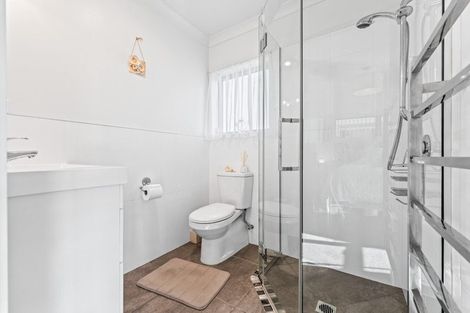Photo of property in 9 Kamahi Place, One Tree Point, 0118