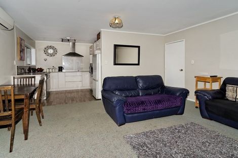 Photo of property in 2/56 Archibald Road, Kelston, Auckland, 0602