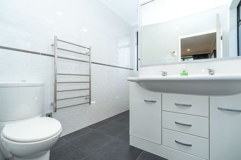 Photo of property in 7 Gibbston Close, Huntington, Hamilton, 3210