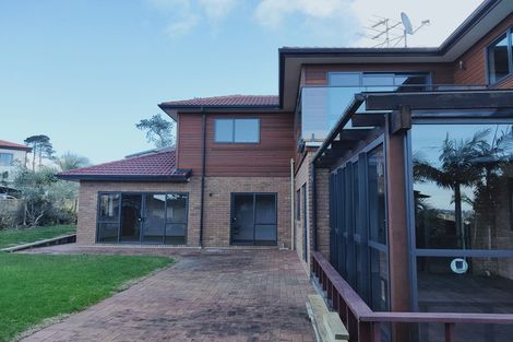 Photo of property in 27 Mansion Court, West Harbour, Auckland, 0618