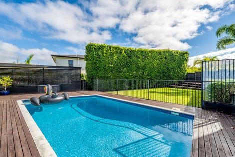 Photo of property in 8 Verley Rise, East Tamaki Heights, Auckland, 2016