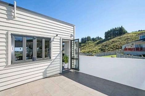 Photo of property in 47 Arahiwi Grove, Tirohanga, Lower Hutt, 5010