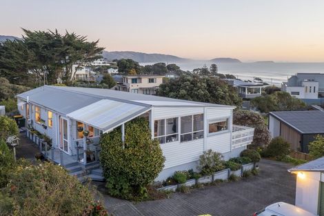 Photo of property in 13 The Crescent, Raumati South, Paraparaumu, 5032