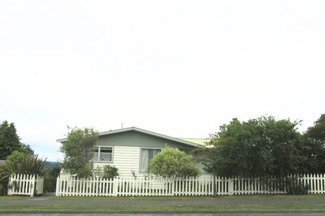 Photo of property in 27 Aniseed Grove, Timberlea, Upper Hutt, 5018