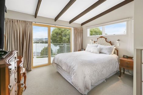 Photo of property in 36 Mana View Road, Paremata, Porirua, 5026