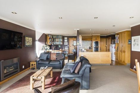 Photo of property in 38 Titirangi Drive, Fitzherbert, Palmerston North, 4471