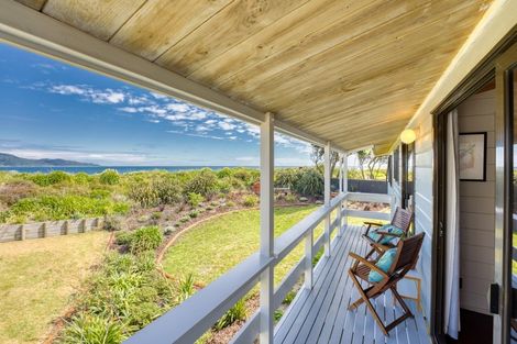 Photo of property in 15 Waiheke Street, Waikanae Beach, Waikanae, 5036