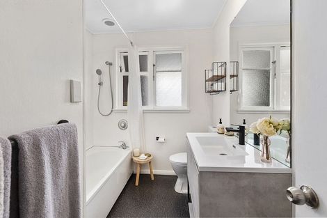 Photo of property in 8 Collier Avenue, Karori, Wellington, 6012