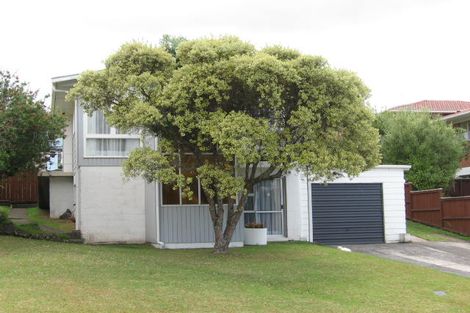 Photo of property in 4 Rosewarne Crescent, Glendene, Auckland, 0602