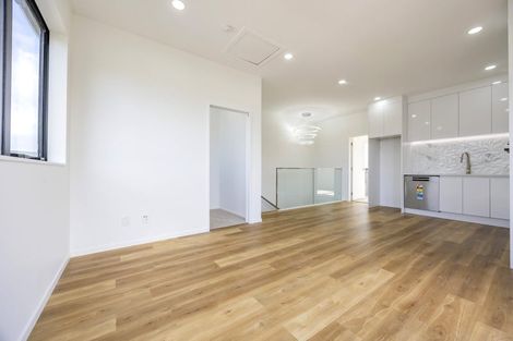 Photo of property in 1a Edward Avenue, Orewa, 0931