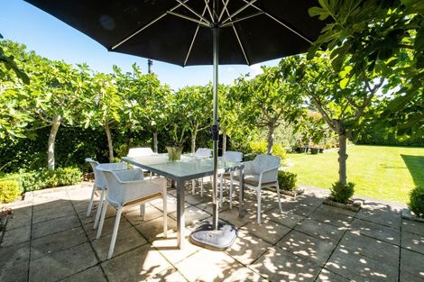 Photo of property in 2 Kaweka Place, Havelock North, 4130