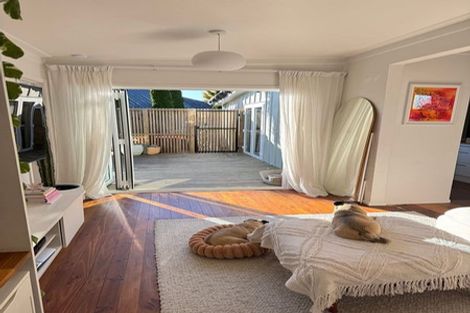 Photo of property in 55 Sunset Road, Totara Vale, Auckland, 0632