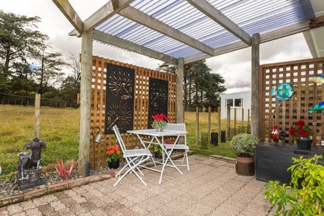 Photo of property in 881 Cowper Road, Dannevirke, 4976